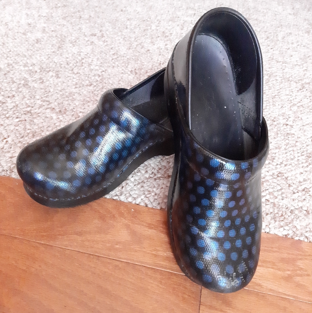 Dansko Clogs Size 39 - image 1